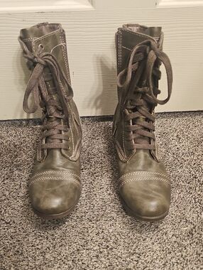 Candie's Olive Green Lace-Up Combat Boots